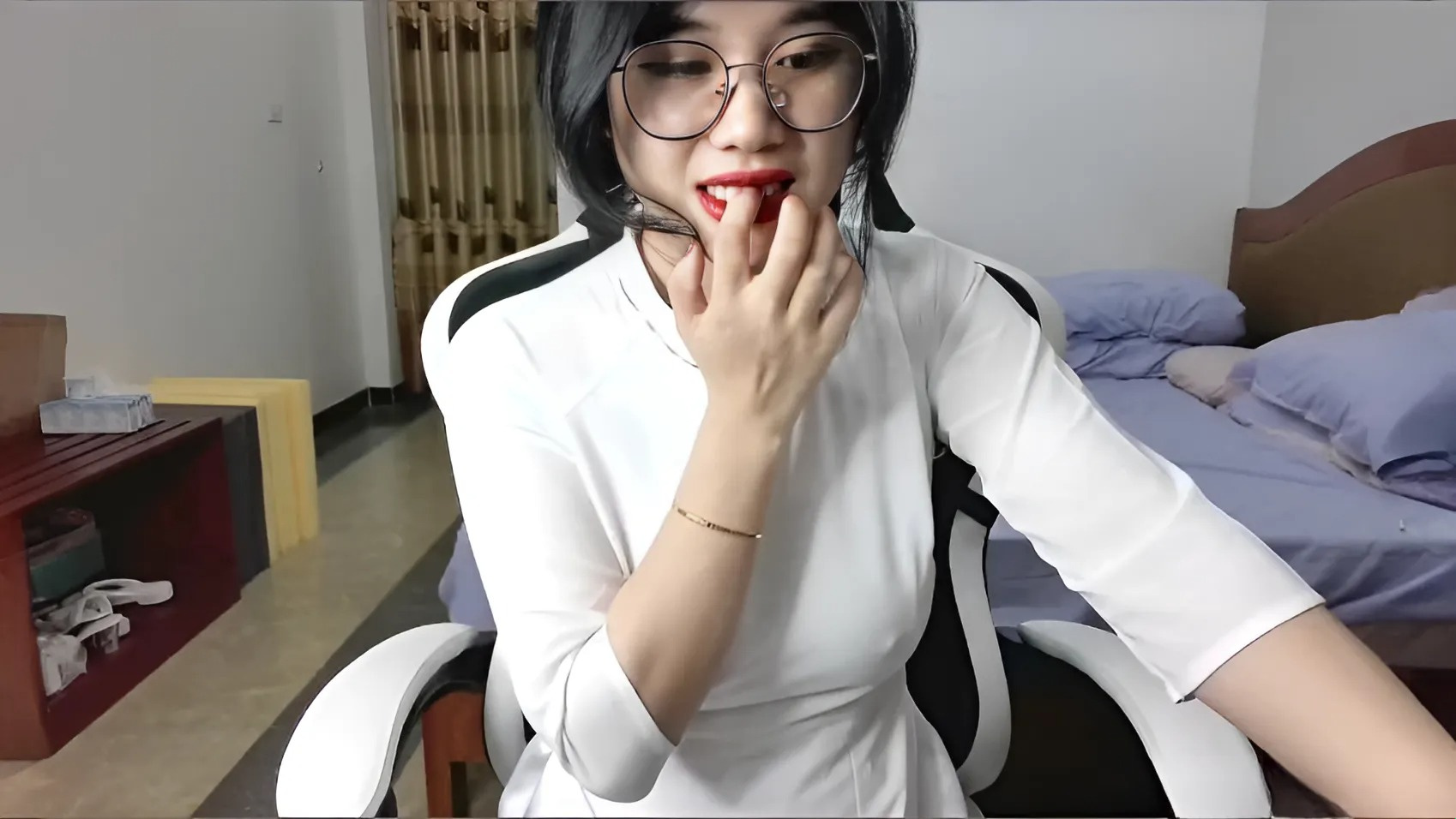 안나 베어, 아름다운 아오자이 섹시녀 자위